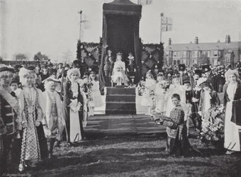 Festival del giorno di maggio di Knutsford, incoronazione della regina