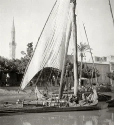 Sul canale Mahmoudiyah, Alessandria, Egitto, XX secolo