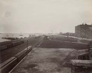 Veduta a sud di Michigan Avenue dal lato ovest dei binari della Illinois Central Railroad, Chicago, c.1890