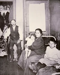 Famiglia di immigrati, Lower East Side, New York City, c.1910