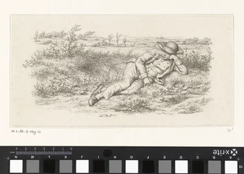 Uomo sdraiato in un paesaggio
