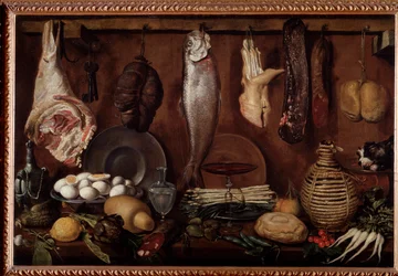 Dispensa con cibo e stoviglie