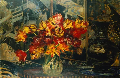 Mazzo di tulipani e uno schermo