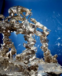 Tavolo per lo più di Louis Henri, Duca di Borbone, Principe di Condé scolpito con una scena di caccia in argento da Jacques Nicolas Roettiers
