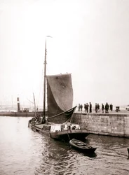 Barca sul canale, isola di Marken, Paesi Bassi