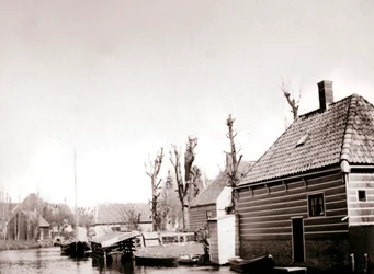 Case lungo il canale, Broek, Paesi Bassi, 1898