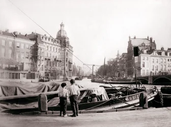 Due ragazzi vicino a un canale, Rotterdam, 1898