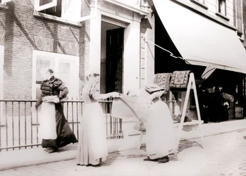 Donne, Rotterdam, Paesi Bassi, 1898