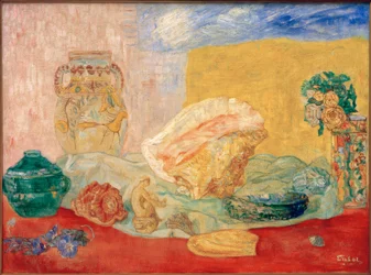 Conchiglie, rose e vasi