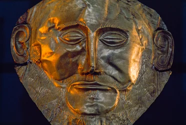Una maschera funeraria dell