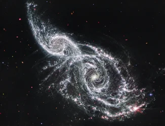 Arp 107 (immagine NIRCam)