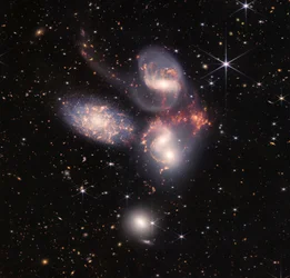 Quintetto di Stephan (NIRCam e MIRI)