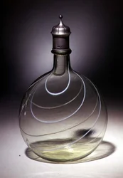 Caraffa di vetro (vetro e metallo)