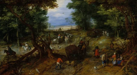 Strada nel bosco con viaggiatori