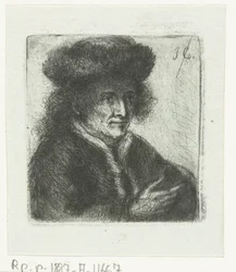Uomo adulto con cappello di pelliccia