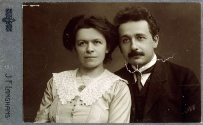 Fotografia-ritratto carte-de-visite di Albert Einstein e Mileva Einstein-Marić nel 1911, 1911