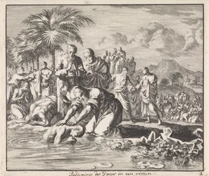 Battesimo di nuovi credenti in un fiume