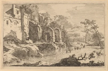 Edificio in rovina sul lato di un fiume