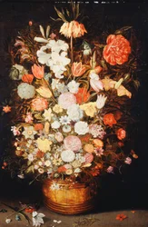 Natura morta di fiori in una vasca di legno
