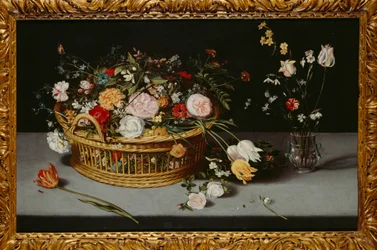 Natura morta con cesto e vaso di fiori