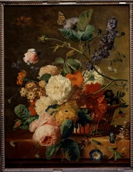 Cesto di fiori con farfalle