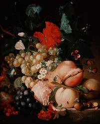 Fiori misti e frutta con insetti su un plinto di marmo