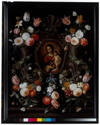 Un cartiglio di pietra adornato con fiori e farfalle
