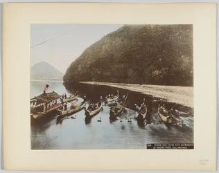 Pesca al cormorano sul fiume Nagara, Prefettura di Gifu, Giappone (foto b/n colorata a mano)