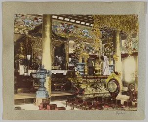 Dentro un tempio buddista, Ikegami, Tokyo, Giappone