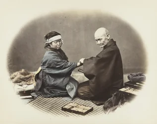 Uomo e donna giapponesi in abito tradizionale