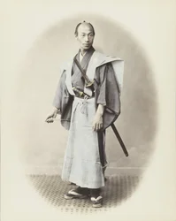 Uomo giapponese con spada (foto b/n colorata a mano)