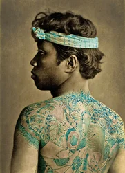 Ritratto di un uomo con tatuaggi tradizionali giapponesi Irezumi, c.1880