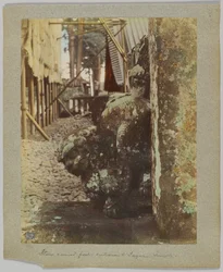 Palo scolpito in pietra all
