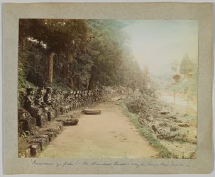 I cento Buddha lungo il fiume Daiya, Nikko, Giappone