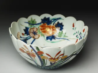 Ciotola con lati scanalati e bordo smerlato, ceramica ko-Imari, c.1770-20