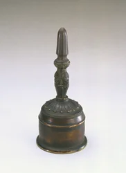 Campana rituale buddista, periodo Kamakura, 1185-1333