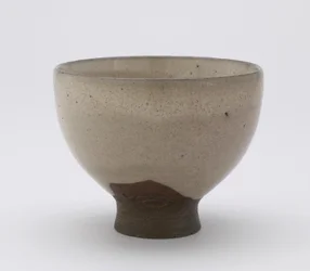 Ciotola da tè Inkyuzan in forma Goki, con cifratura impressa, Ciotola da tè (gokijawan), c.1804-25