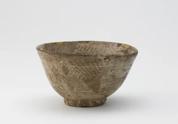 Ciotola da tè in stile hori-mishima, periodo Edo, fine XVII-XVIII secolo