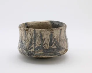 Ciotola da tè con disegno di cancello e pini, Kujiri, Tajimi, prefettura di Gifu, periodo Momoyama