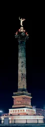 Veduta della colonna di luglio in Place de la Bastille a Parigi