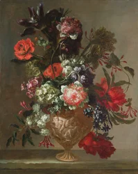 Natura morta di fiori in un vaso scolpito