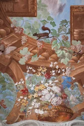 Germogli di vite, uva, fiori e uno scoiattolo (dettaglio)