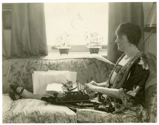 Mrs Emily Post, autrice di Etiquette, c.1926-28