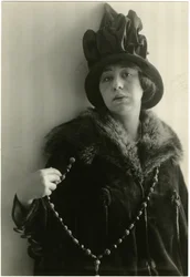 Zoë Akins, autrice di Déclassée