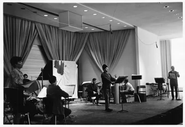 Klaus von Wrochem, compositore, esecuzione delle sue Stücke (1966)