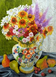 Brocca vittoriana con fiori misti, pere e ciliegie