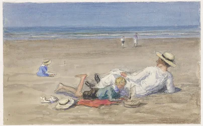 Bambinaia che riposa con due bambini sulla spiaggia