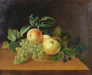 Cesto con mele, pesca e uva