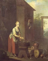 Una cameriera che lava i piatti in un cortile
