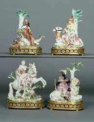 Quattro gruppi di Meissen raffiguranti i Quattro Continenti, montati con bronzo dorato Luigi XVI, modellati da Johann Joachim Kändler (1706-75), metà del XVIII secolo